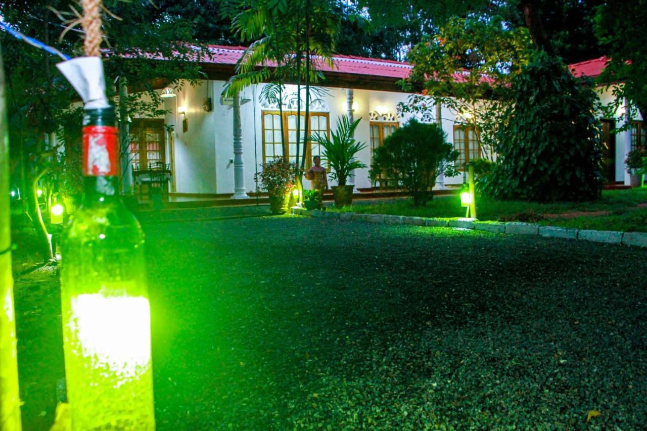 Thathsara Holiday Inn Sigiriya Exterior photo